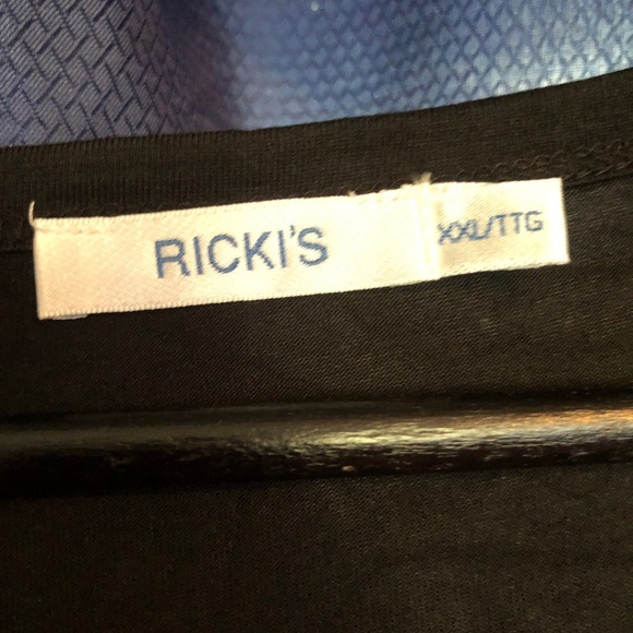 Ricki’s xxl black top, lots of room , winter or summer it will keep you warm - Picture 3 of 4